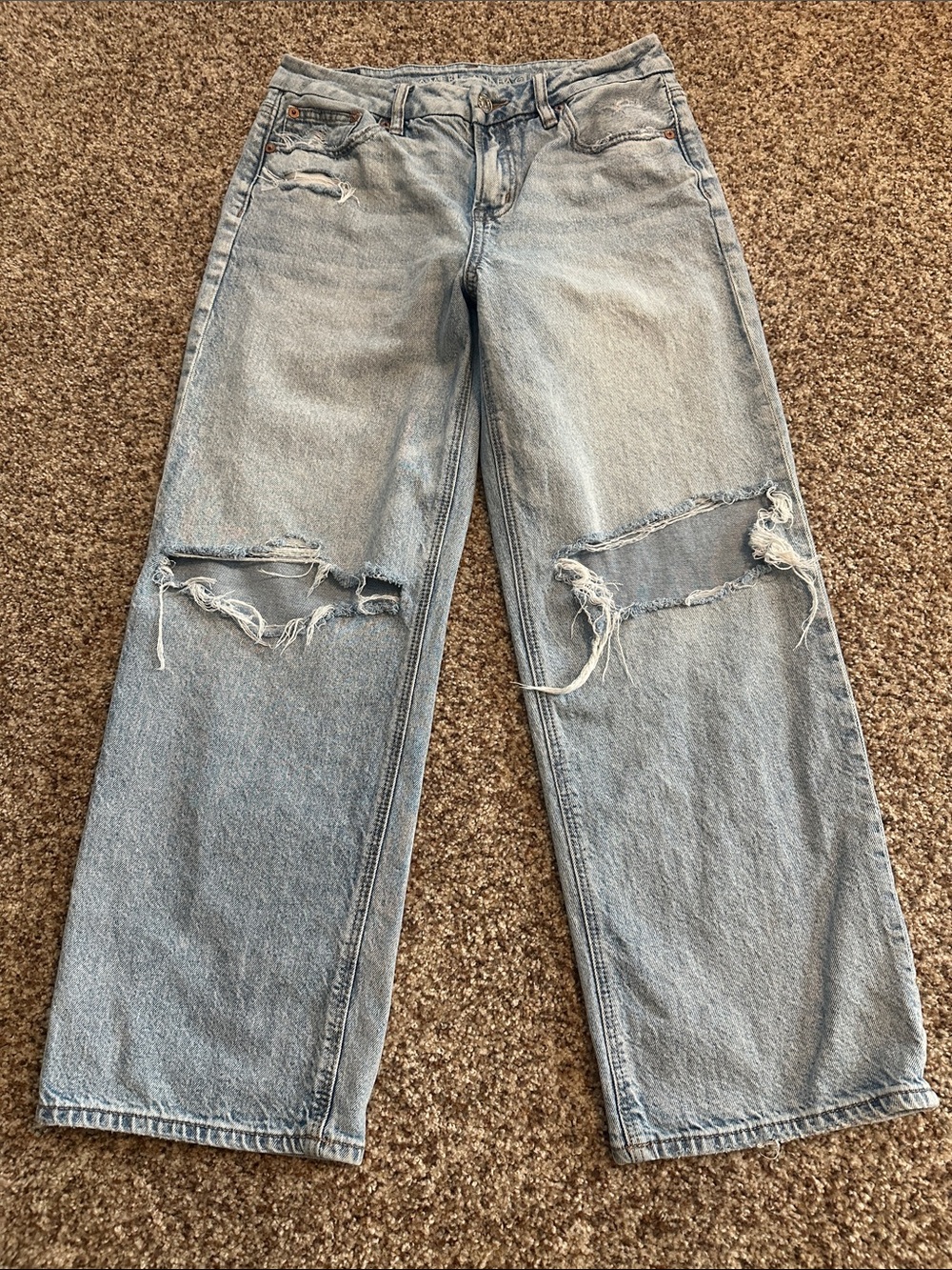 American Eagle Women's Curvy Stovepipe Strigid Distressed Knee Jeans